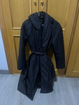 Abrigo largo negro Zara