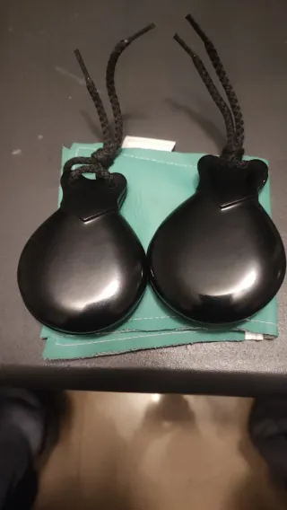 Castañuelas negras