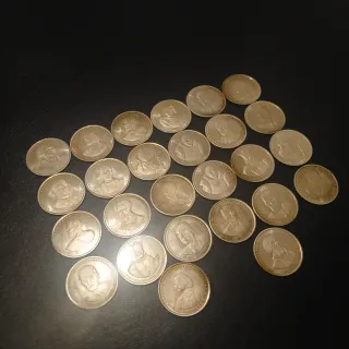 Monedas de plata con personajes