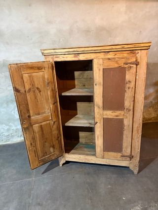 Armario de madera rústico