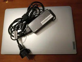 Portátil Lenovo IdeaPad 1 Gen 7 como nuevo