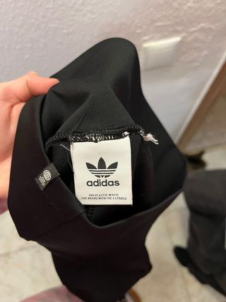 Mallas Adidas Negras con Aberturas