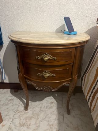 Mesitas de noche de madera y mármol