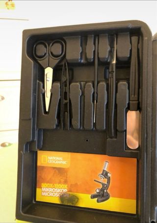 Microscopio giocattolo con valigetta attrezzi