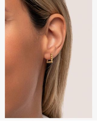 Pendientes de acero con acabado en oro 18kt.