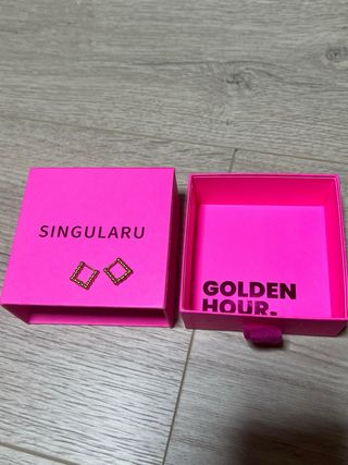 Pendientes de acero con acabado en oro 18kt.