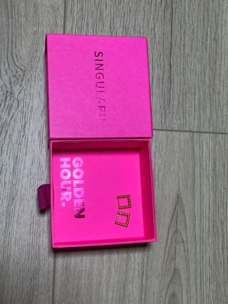 Pendientes de acero con acabado en oro 18kt.