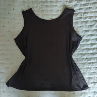 Camiseta básica de tirantes.