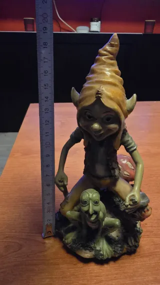 Figura Duende con rana y setas