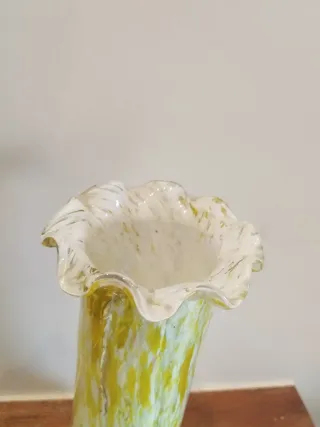 Jarrón de cristal con diseño moteado