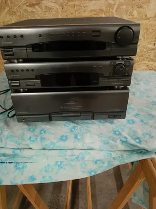 Cadena Musical Pioneer. Se escuchan ofertas