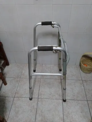 Andador aluminio  (REGULABLE EN ALTURA)