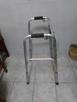 Andador aluminio  (REGULABLE EN ALTURA)