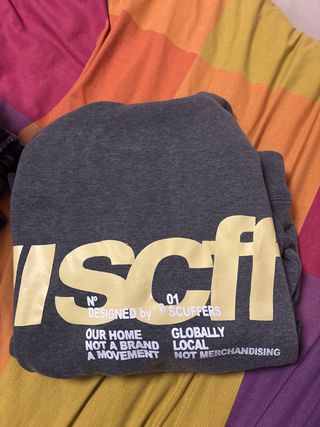 Sudadera Scuffers gris con logo