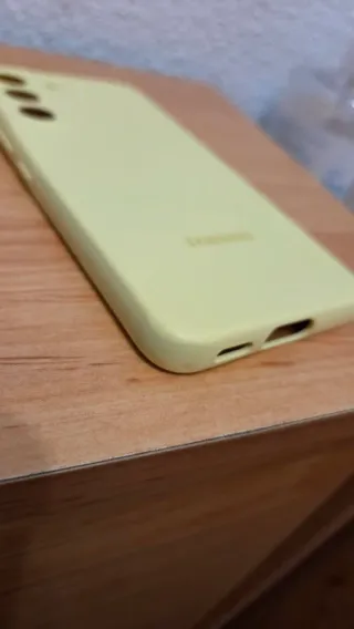 Funda silicona Samsung S22 amarilla