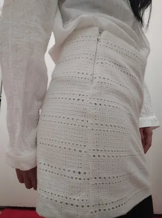 Falda de Zara. Blanca de punto.