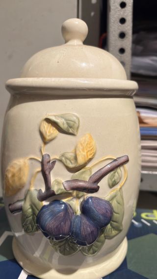 Vaso ceramica con coperchio decorato