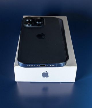 iPhone 15 Pro 128GB Negro/Azul + Caja