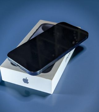 iPhone 15 Pro 128GB Negro/Azul + Caja