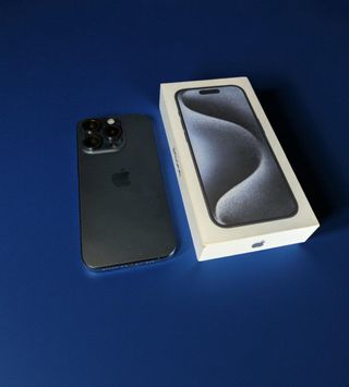 iPhone 15 Pro 128GB Negro/Azul + Caja