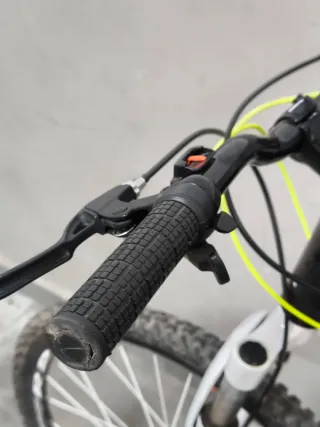 Bicicleta de montaña con doble disco 26"