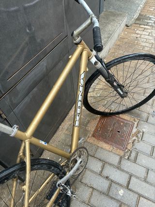 Bicicleta Flixer, marca Kona, Dorada