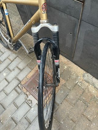 Bicicleta Flixer, marca Kona, Dorada