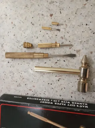 Martillo y Destornillador 4 en 1