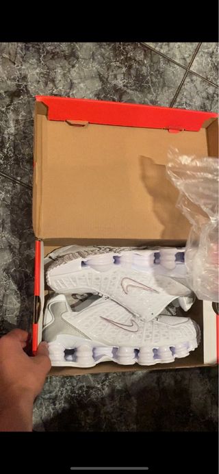 Zapatilla Nike Shox R4 Blanca y Plateada