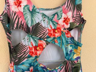 Vestido tropical floral espalda abierta