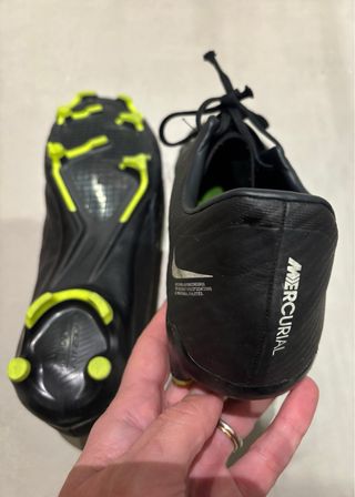 Zapatillas Nike Futbol Talla 44 Negras y Amarillas