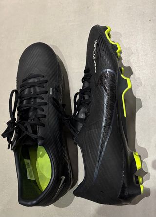 Zapatillas Nike Futbol Talla 44 Negras y Amarillas