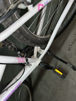 Bicicleta infantil blanca y rosa