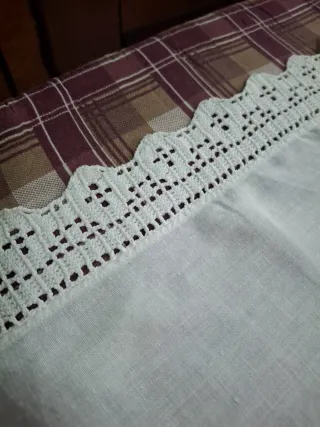 2 tendine in lino bianco con pizzo