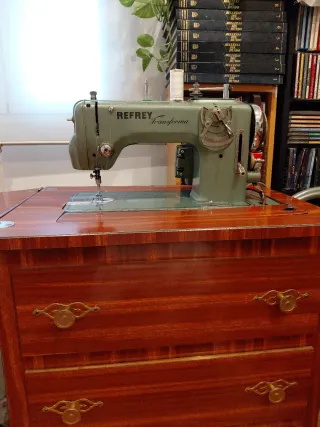 Máquina de coser Refrey Transforma CL-427