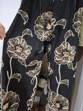 Mono Zara floral negro