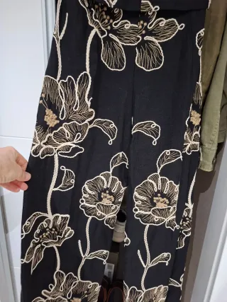 Mono Zara floral negro