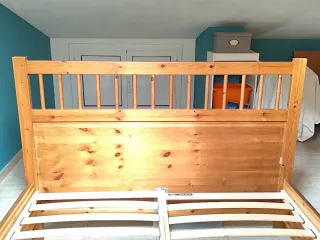 Mesita de noche de madera Ikea