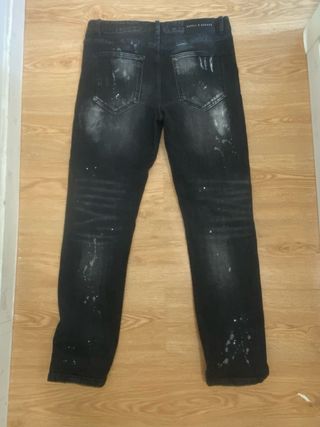 Pantalones Vaqueros Rotos Supply & Demand