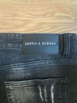 Pantalones Vaqueros Rotos Supply & Demand