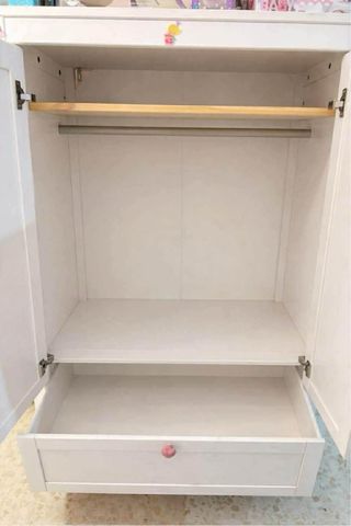 Armario infantil blanco con detalles