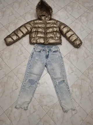 Giubbino oro metallizzato con jeans strappati