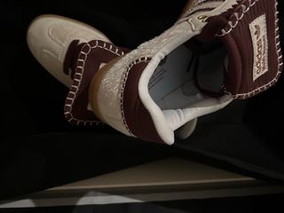 Adidas Deportivas Beige y granate