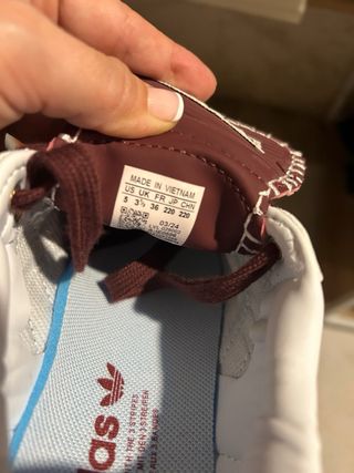 Adidas Deportivas Beige y granate