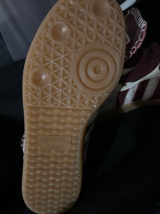 Adidas Deportivas Beige y granate