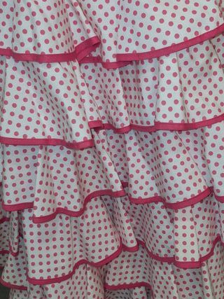 Traje de flamenca rosa volantes