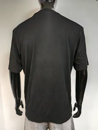 Camiseta Hugo Boss Negra con Estampado Amarillo