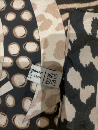 Pañuelo Seda Salvatore Ferragamo 65x63cm.