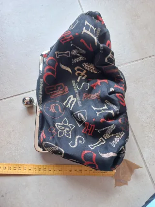 Pochette nera e rossa con stampa