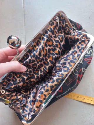 Pochette nera e rossa con stampa